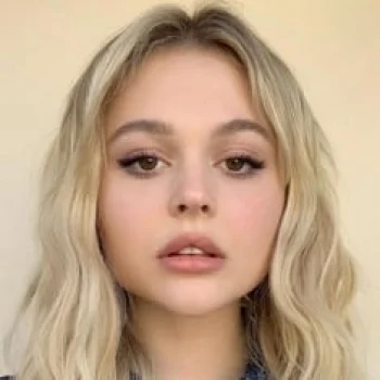 Emily Alyn Lind