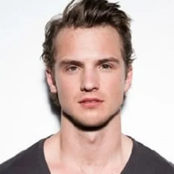 Freddie Stroma
