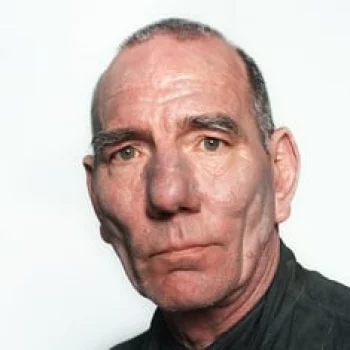 Pete Postlethwaite